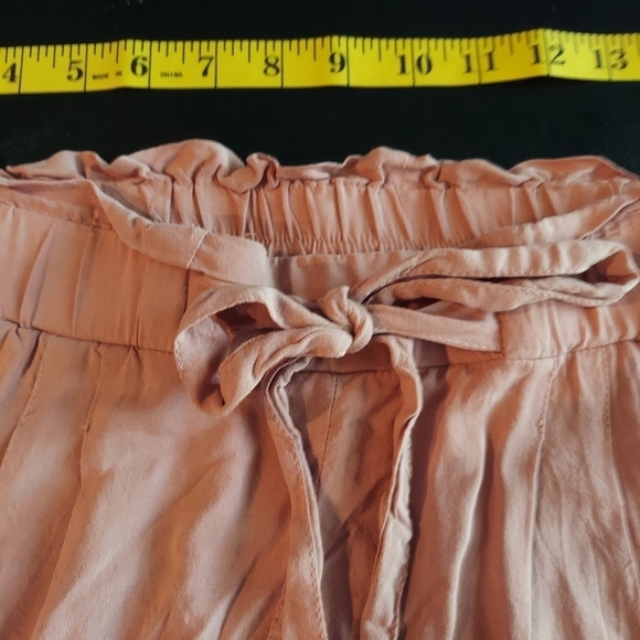 Forever 21 Dusty Pink Flowy Paperbag Shorts Size Small - Picture 4 of 9